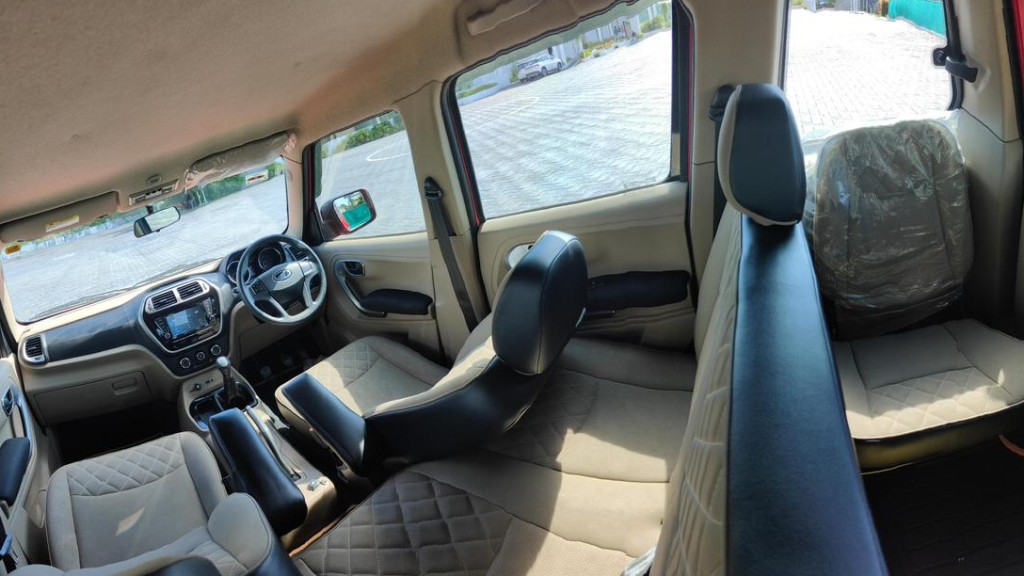 Used Cars in Trivandrum, Kerala - MAHINDRA TUV300 T1O MHAWKI00