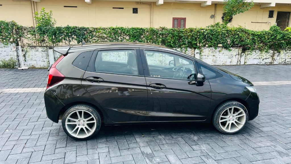 Used Cars in Trivandrum, Kerala - HONDA JAZZ 1.2 V CVT (I-VTEC)B